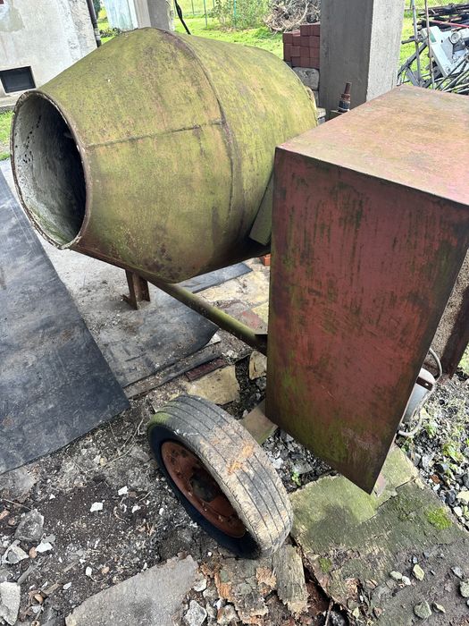 Sprzedam stara betoniarkę. Stan nieznany