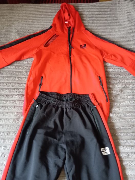 Продам костюм найк