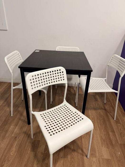 Mesa com cadeiras