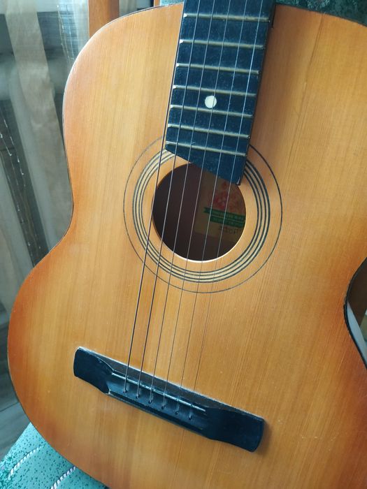 Гітара часів СССР ,шість струн.