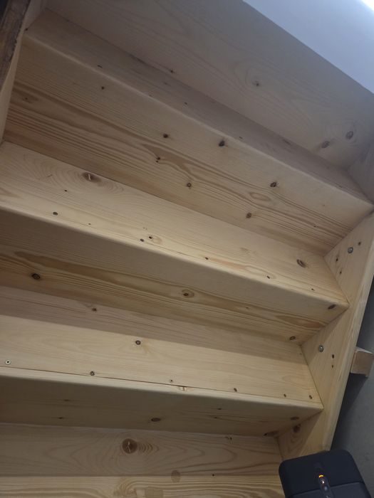 Schody wewnętrzne z podstopniami