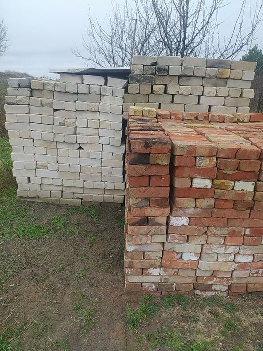 Продам б/у кирпич