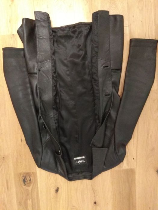 Кожаный черный  пиджак