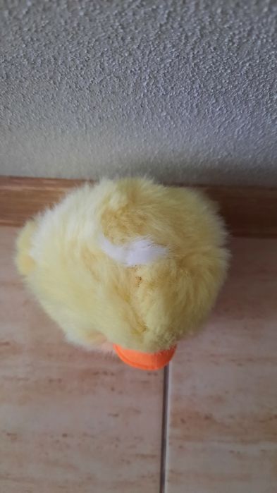 Pluszak mały puchaty kurczaczek