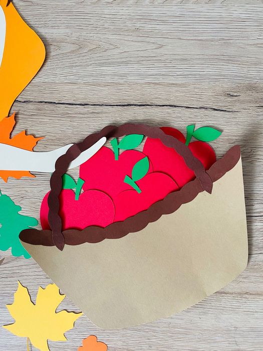 Dekoracja przedszkole z papieru kartonu pani jesień