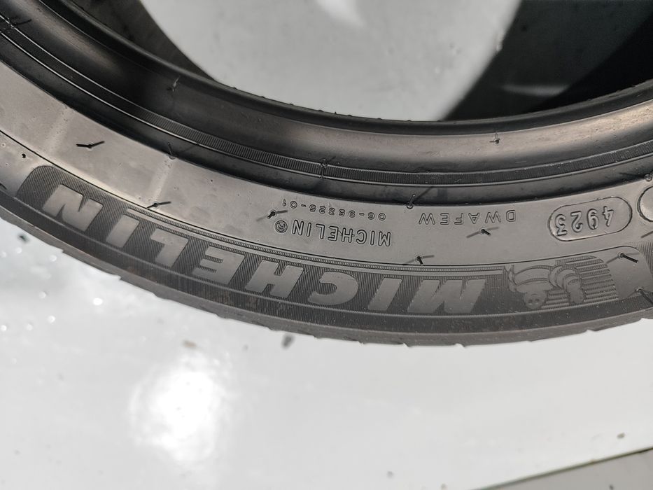 2 pneus semi novos 225-45R17 Michelin - Oferta dos Portes