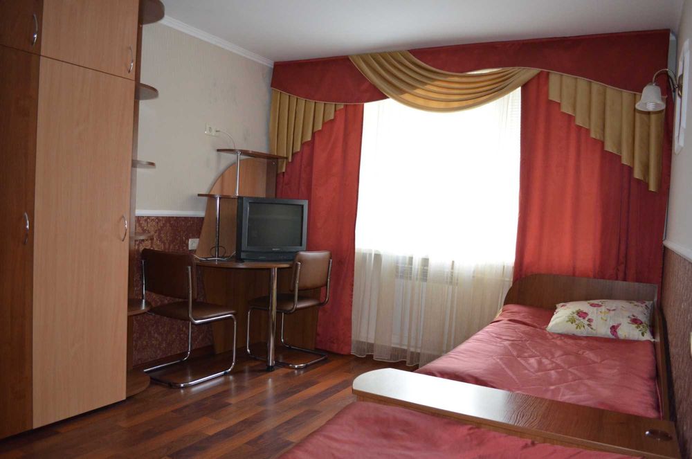 Кімнати подово,потижнево ЦЕНТР 400 грн.Надаємо звітні документи.