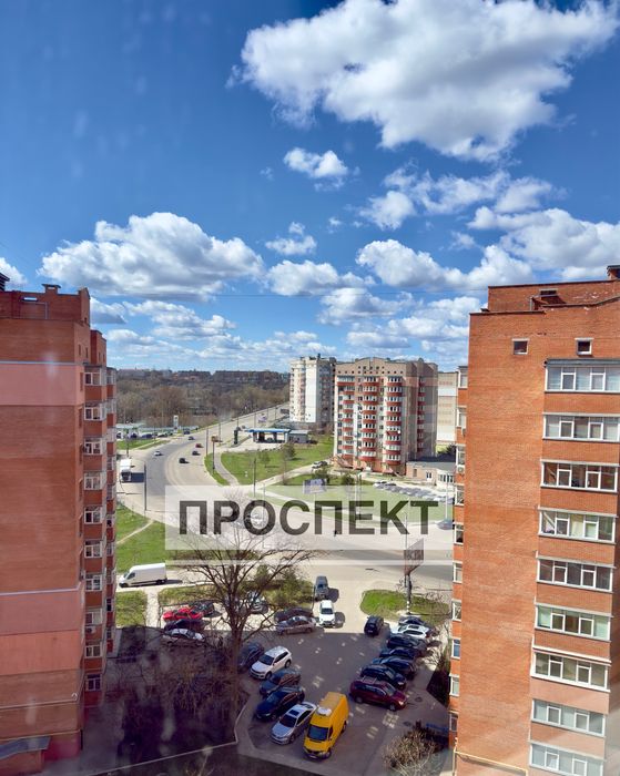 Продам 2-х кімн.квартиру з ремонтом пр-т Свободи ( Автономка)