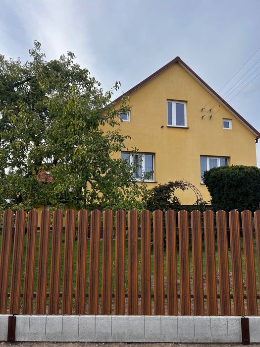 Ogrodzenie sztachetowe na podmurówce