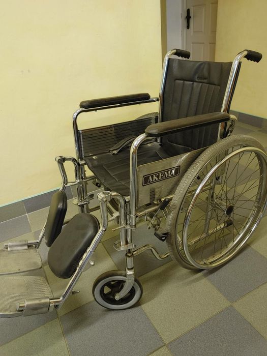 Продам коляску для людей з обмеженими можливостями