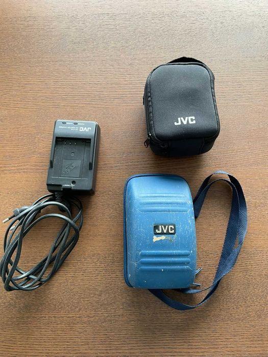 Câmara Video MiniDV JVC GR-DVP5E – Ultra Compacta (Estilo Retro/anos 2000)