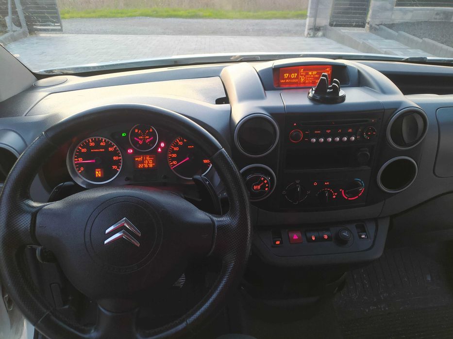 2013 rok. AUTOMAT- 6 biegów. KLIMA. 3 osobwy. HAK