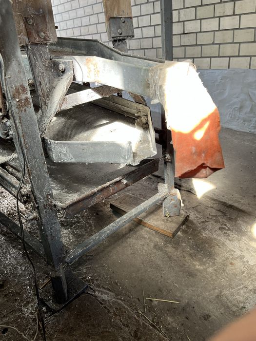 Калібрувальна машина для виготовлення крупи із електродвигуном