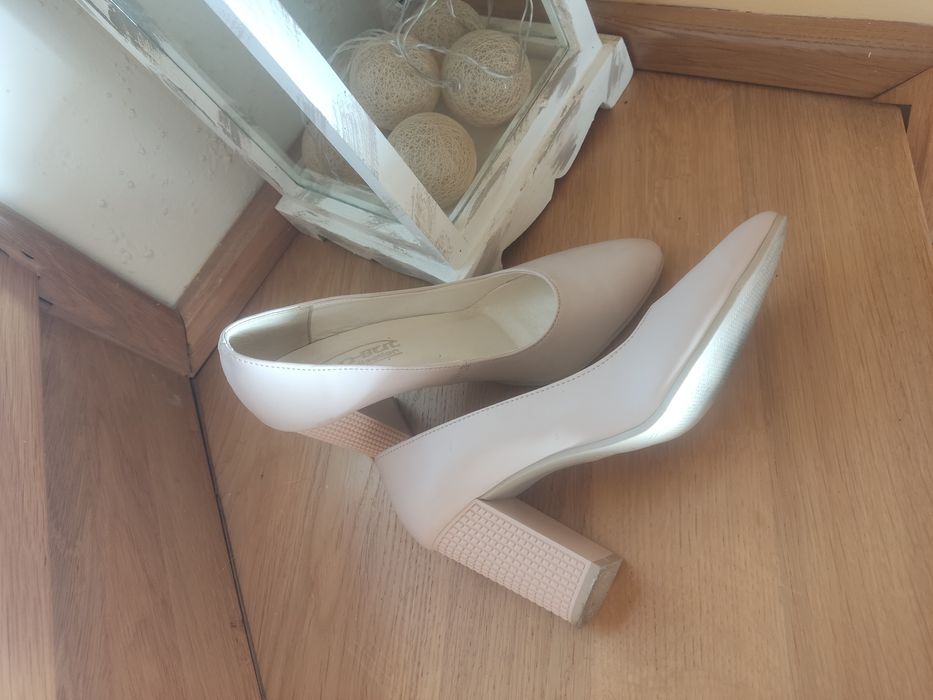 Buty na obcasie damskie