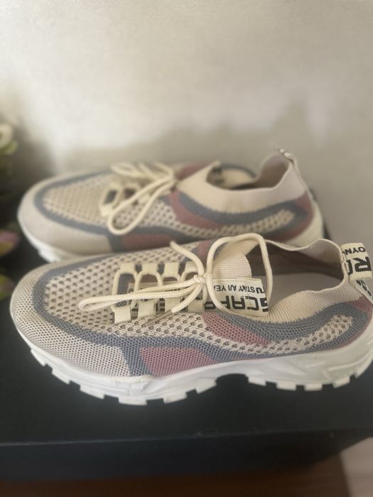 Дихаючі кросівкі у корейському стилі