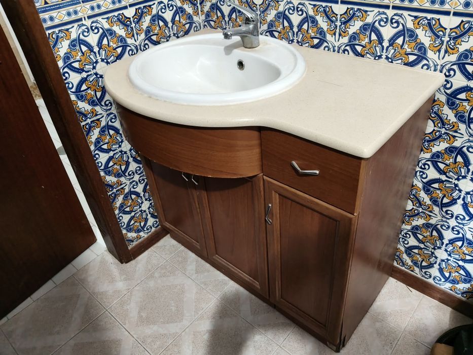Móvel com lavatório para casa de banho