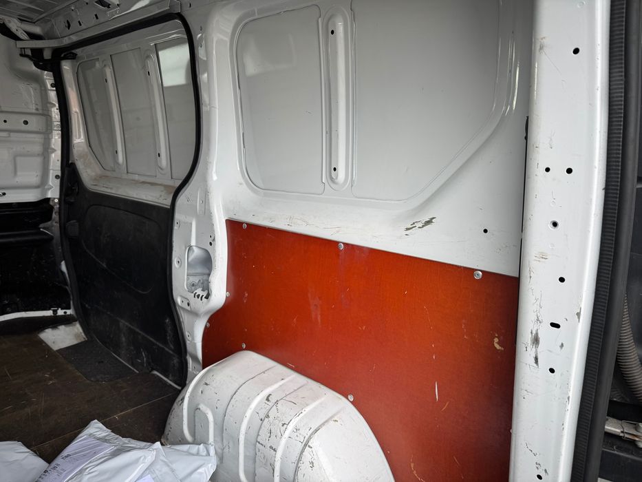 Opel vivaro iva dedutivel duas portas laterais