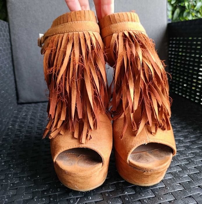 Sandálias tamanho 38