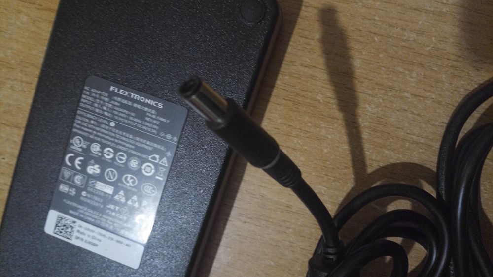 Блок питания, зарядное 19,5V 12,3A  7.4x5.0 Dell (Flextronics)