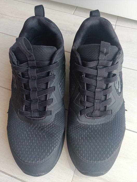 Sapatilhas de homem. Skechers. Tamanho 43.