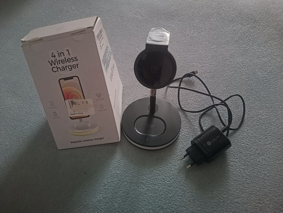 Ładowarka 4w1 lampka