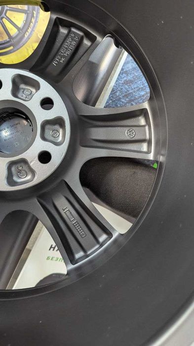 Диски VW Tiguan 5/112 R17 6.5J ET42 / 8J ET37 dia57.1mm Різноширокі
