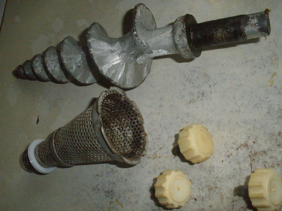 Ручна шнекова вертикальна сокодавка(соковыжималка,сокочавилка),СРСР.