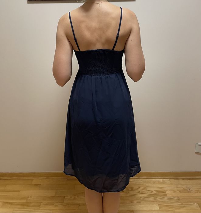 Sukienka granatowa wieczorowa na studniówkę