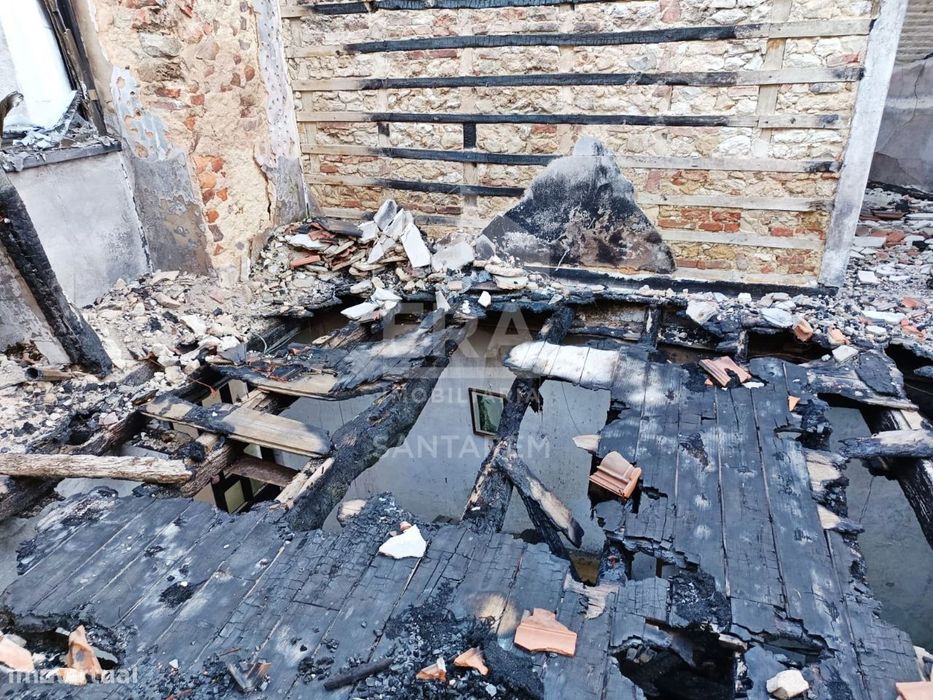 Moradia de pisos para reconstruir