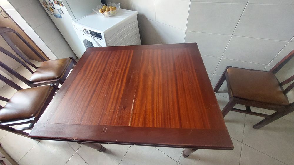 Mesa madeira com 3 cadeiras