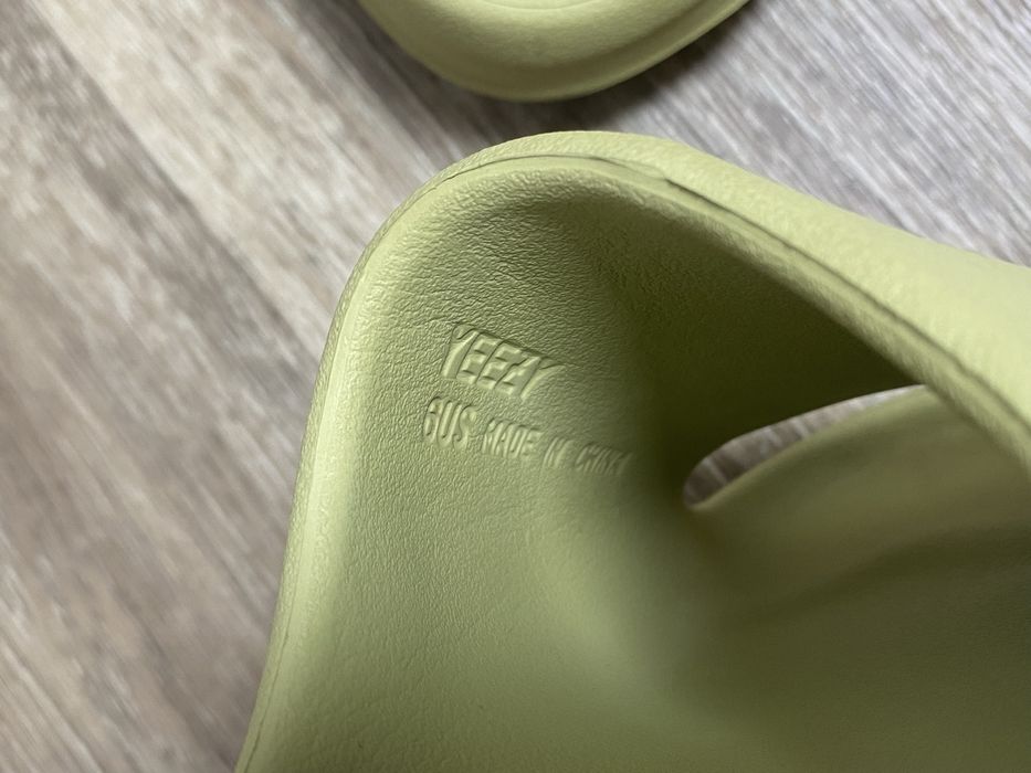 Adidas Yeezy Slide Glow Green Size 6US / EU 36-37 / 23.5 cm
