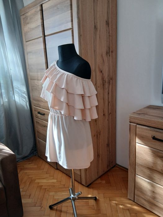 Sukienka Lalu S z falbankami na górze