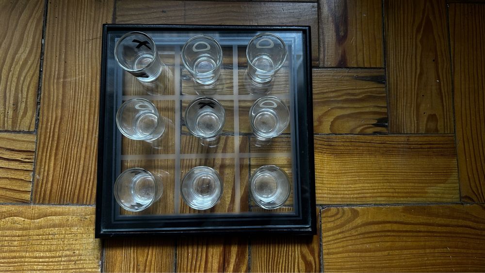 Jogo so galo em video com copos de shot