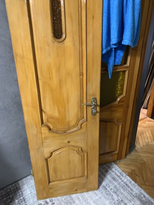 Двері деревяні в туале