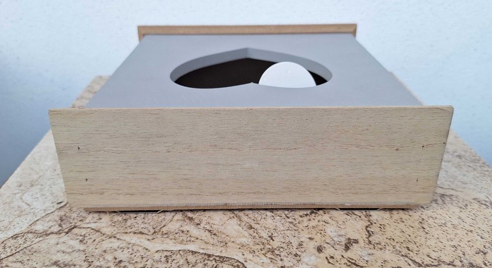 Zamykana drewniana skrzynka na klucze z sercem pomieści 6 kluczy boho