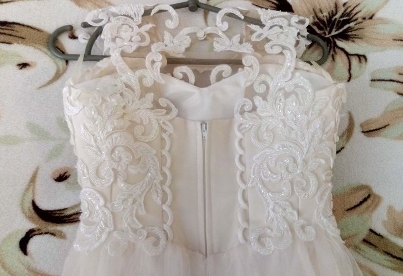 Весільна сукня , колір шампань