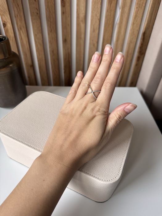 Yes srebrny pierścionek cyrkonie