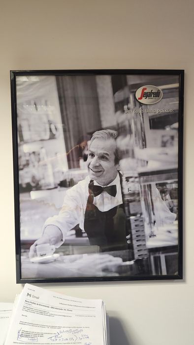 Vendo dois Quadros decorativos antigos Segrafredo Cafés