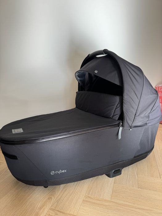 Czarna gondola Cybex Priam e-Priam