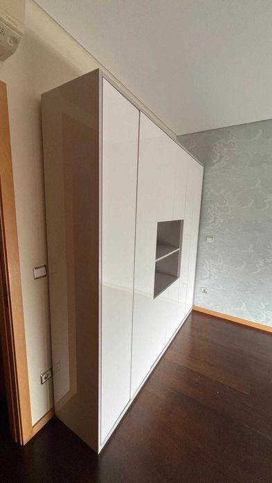 Armário moderno e funcional para Quarto/Escritório/Sala