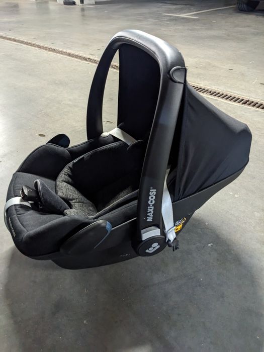Fotelik samochodowy Maxi Cosi Pebble Pro i-Size czarny z bazą