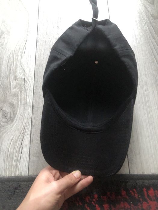 Czapka czarna z daszkiem