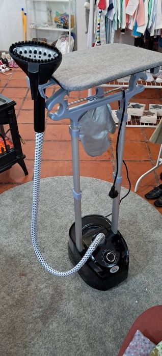Ferro vertical com depósito de água