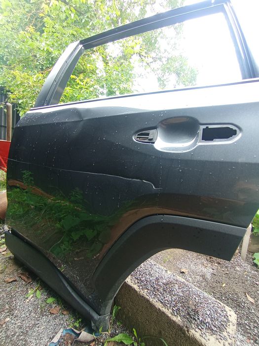 Toyota rav4 дверка