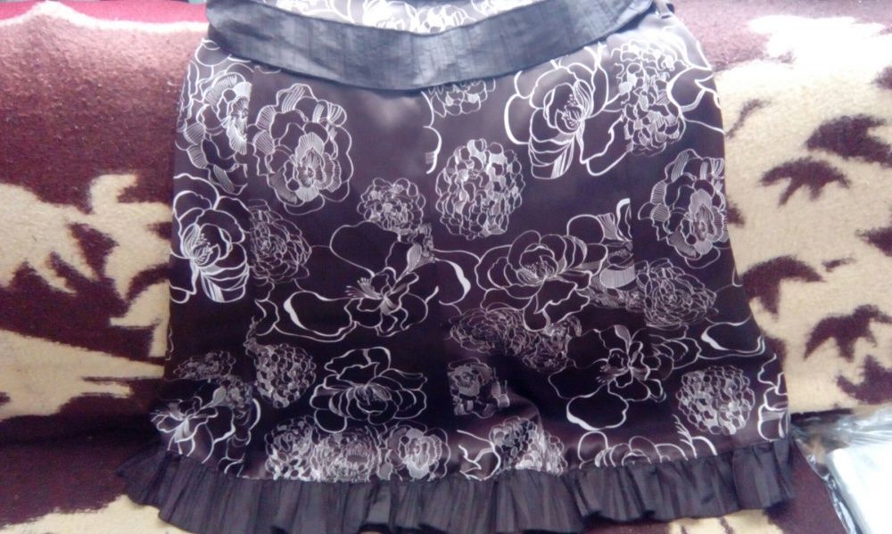 Spódnica satynowa brązowa 40