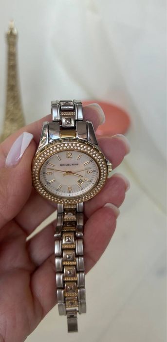 Наручний жіночий годинник