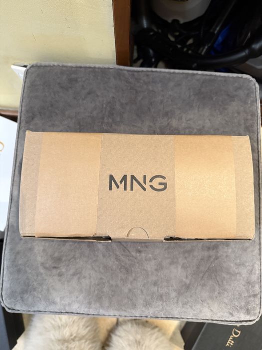 Білі шкіряні сандалі 36 mango