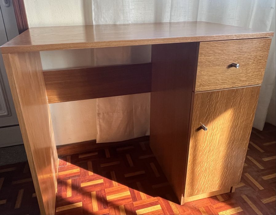 Mesa de escritorio, contraplacado maritimo.