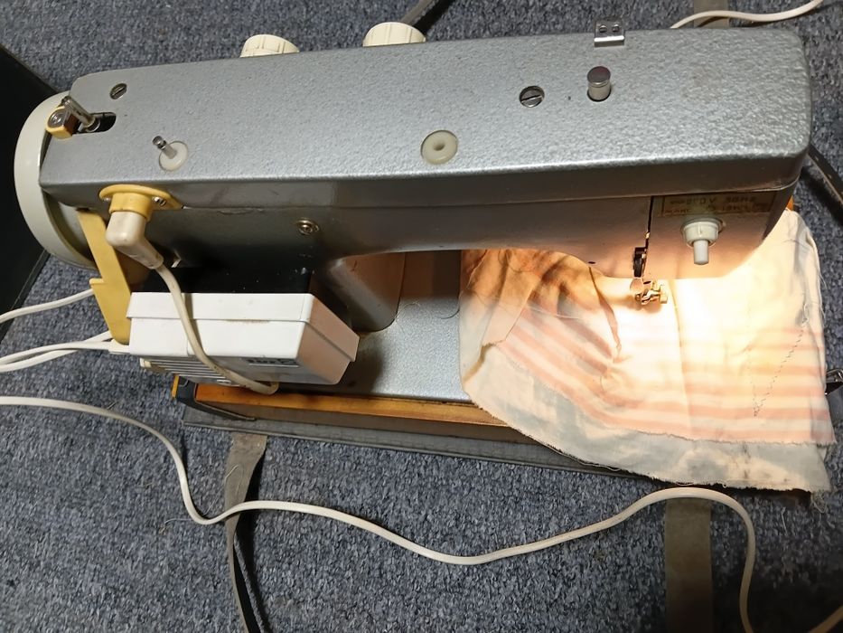 Швейная машинка электрическая "Чайка 142 М"