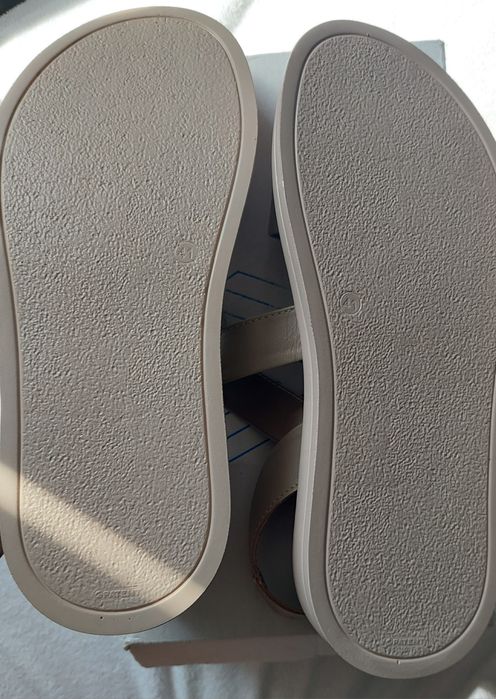 Босоніжкі беж .шкіра .41 нові